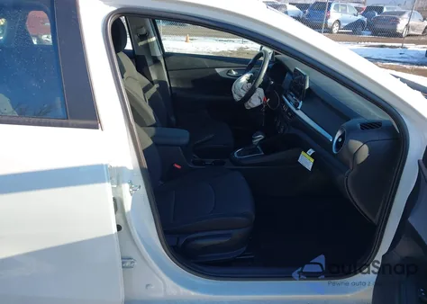 2024 Kia Forte Lxs z USA, uszkodzony, nr VIN 3KPF24AD2RE810683